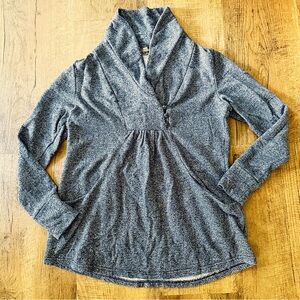 Kimi & Kai Maternity Slate Grey/Navy knit top w/ black buttons & pockets MEDIUM